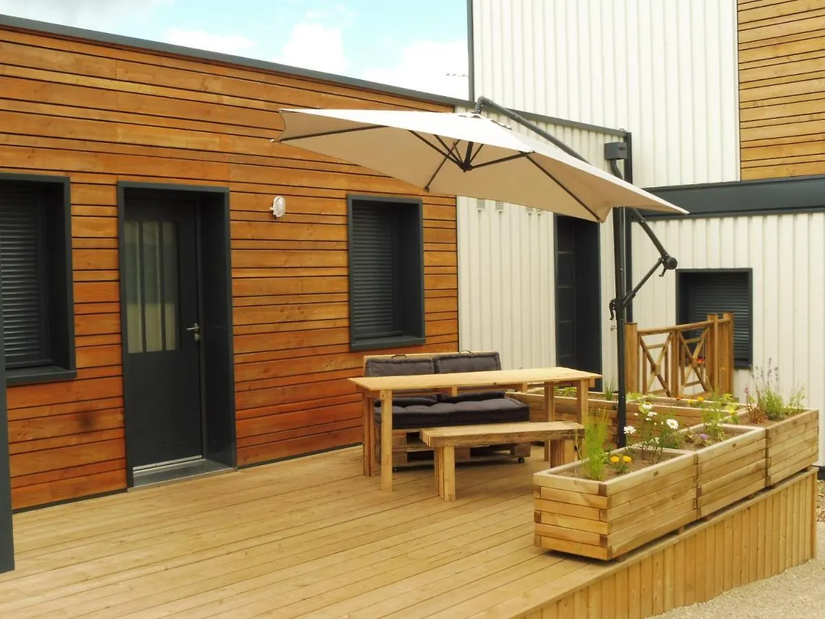 Lot En Dock 3 Logements Atypiques Et Ecologiques En Vallee De La Dordogne Souillac 0*,  Frankrijk