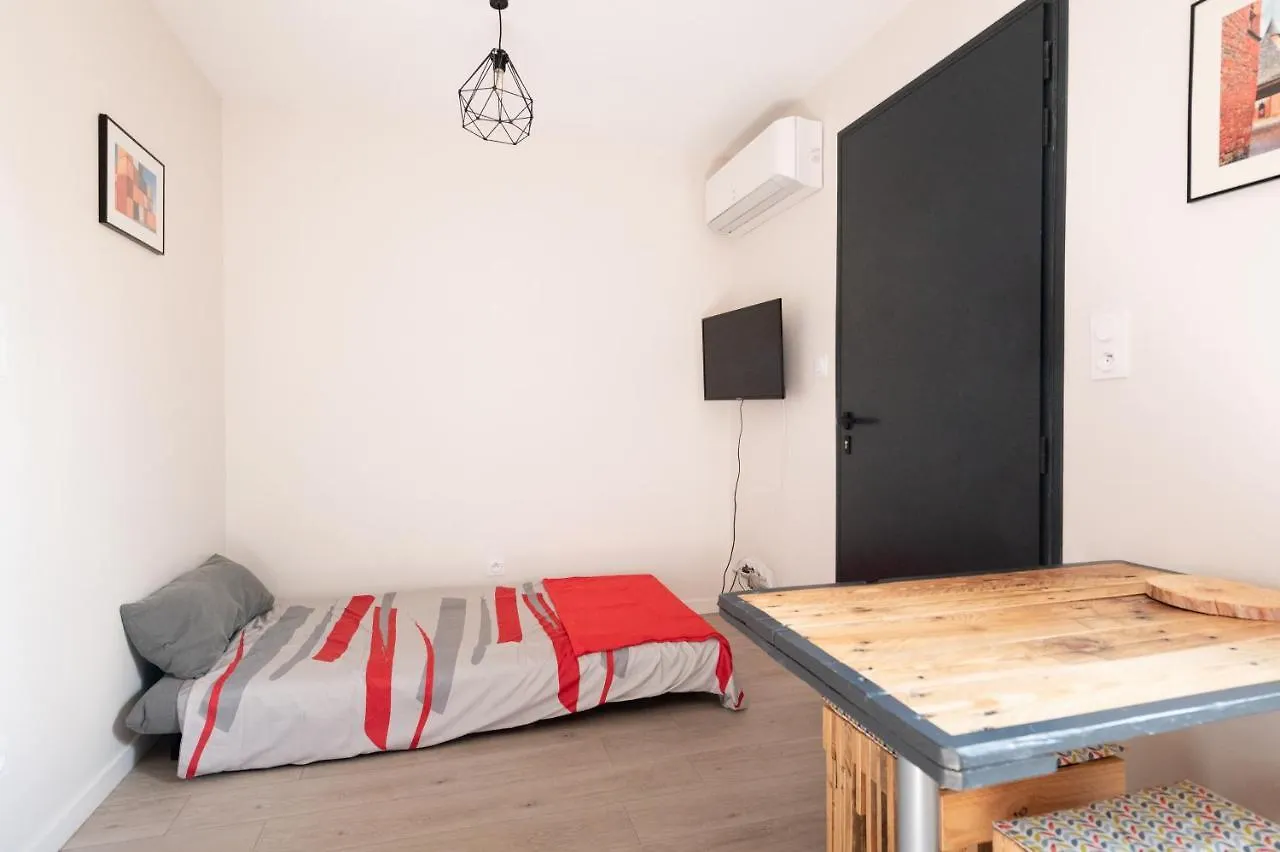 Appartement Lot En Dock 3 Logements Atypiques Et Ecologiques En Vallee De La Dordogne Souillac