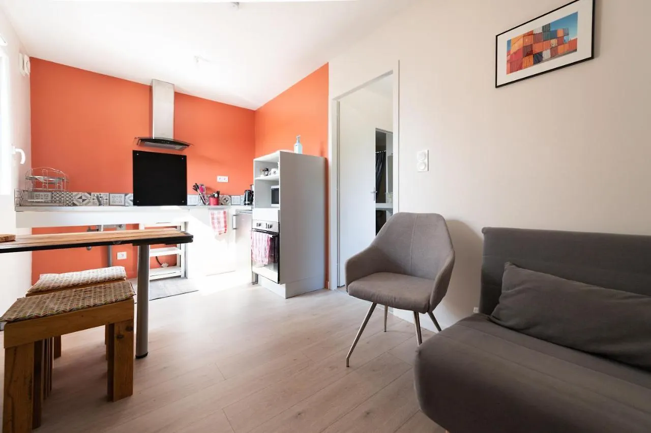 Lot En Dock 3 Logements Atypiques Et Ecologiques En Vallee De La Dordogne Souillac 0*,  Frankrijk